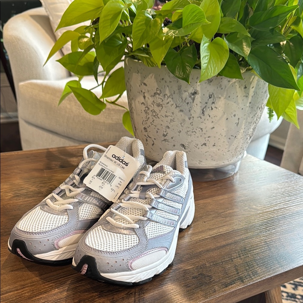 Adidas Women’s Shamiso Running Shoe (Size 10)